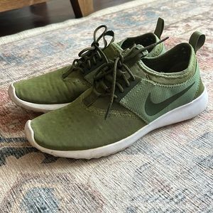 Nike W7.5 Green Sneakers